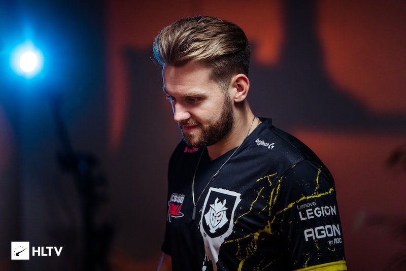 TTG让二追三XYG，九尾意外上热搜，你觉得TTG舍得下九尾吗？